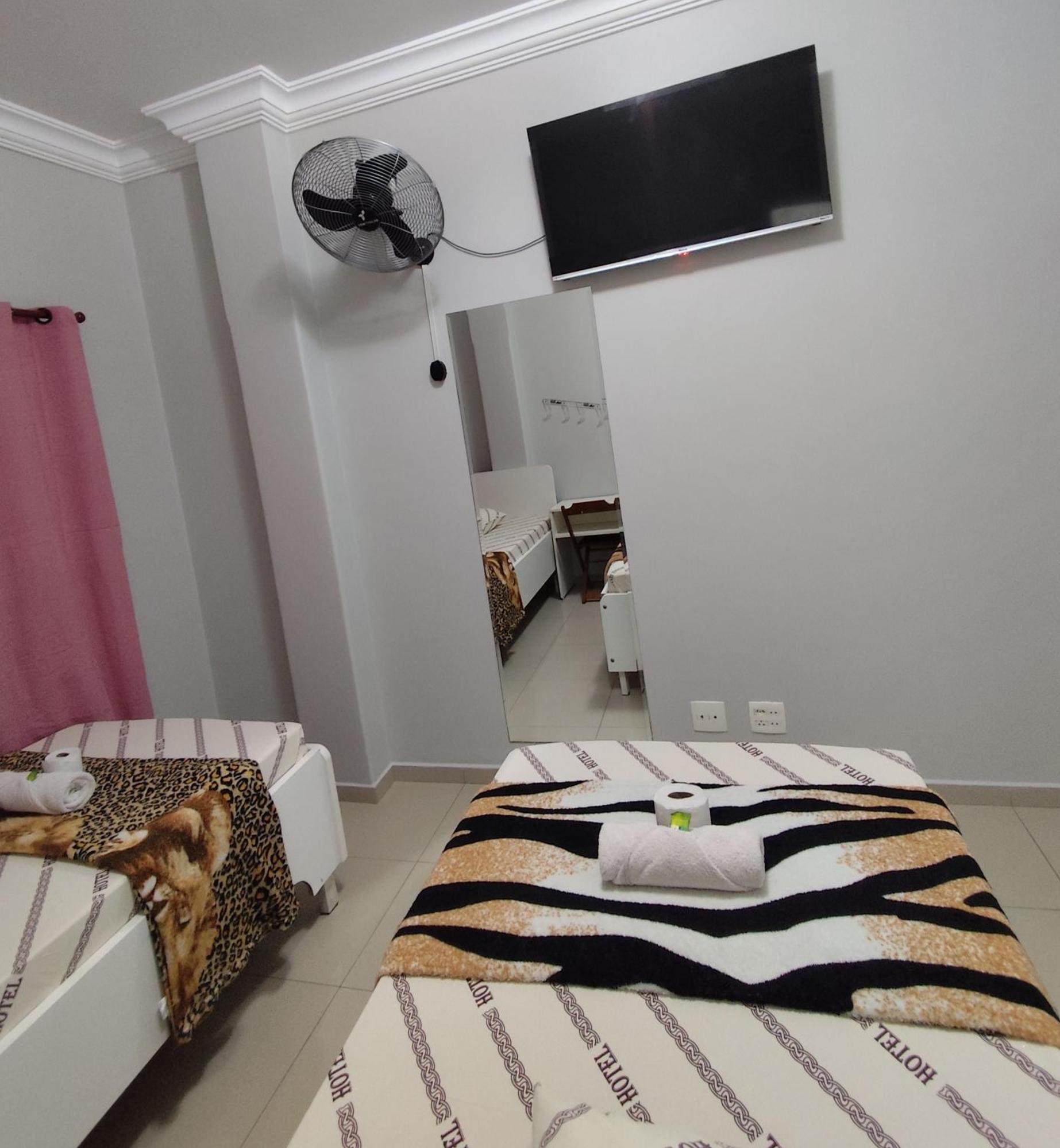 Hotel Amanhecer N903- Feirinha Da Madrugada-Bras San Paolo Esterno foto